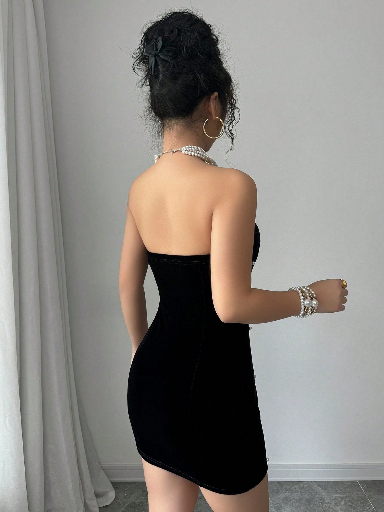 Cardydony Women's Women's Black Bodycon Mini Dress – Velvet Pearl-Embellished Strapless Dress