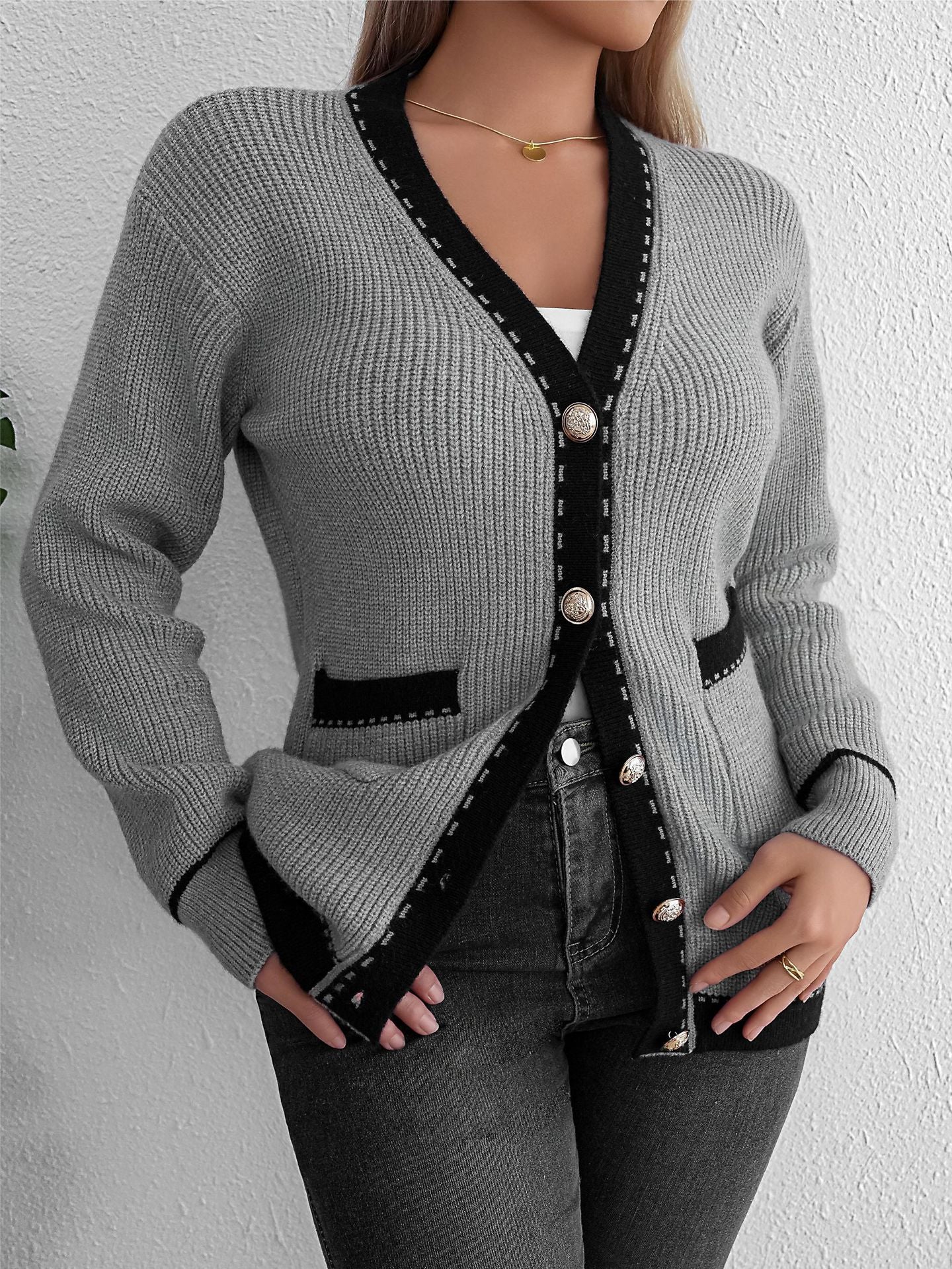 Cardydony Women's Elegant Buttoned V-Neck Knit Cardigan with Chic Pocket Details
