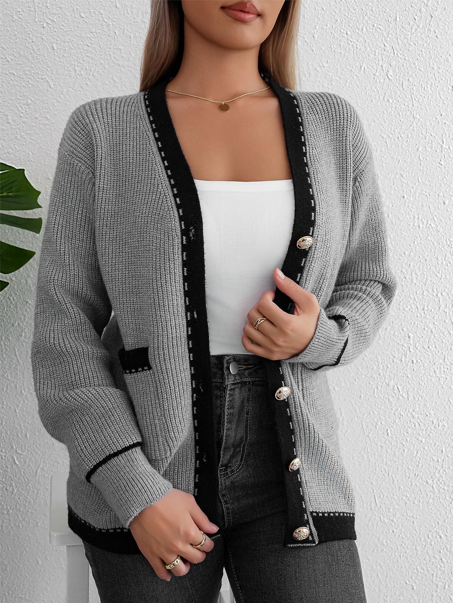 Cardydony Women's Elegant Buttoned V-Neck Knit Cardigan with Chic Pocket Details